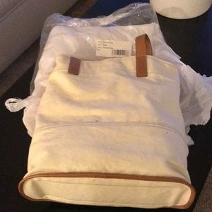 Frye Harvest Tote in off white